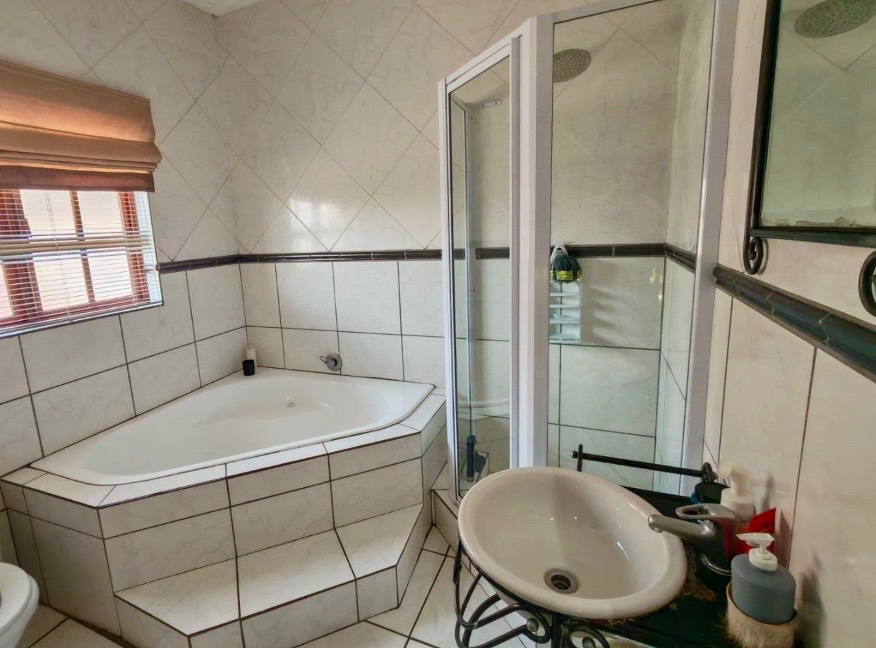 4 Bedroom Property for Sale in Wilkoppies North West